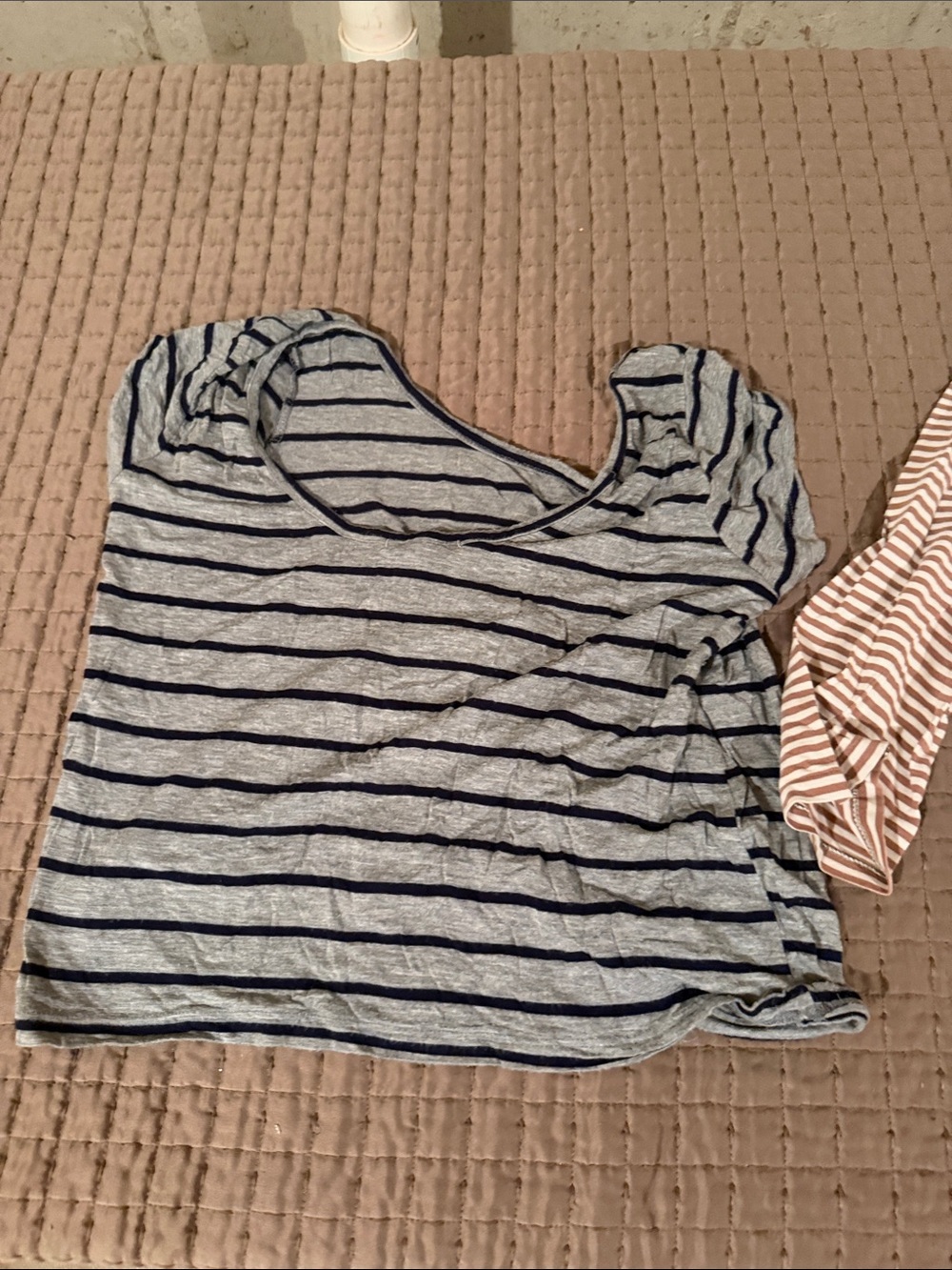 Striped Scoop Neck Women's Top - Gray & Navy